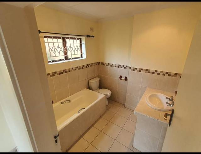 2 BEDROOM TOWNHOUSE FOR SALE IN SUNNINGDALE